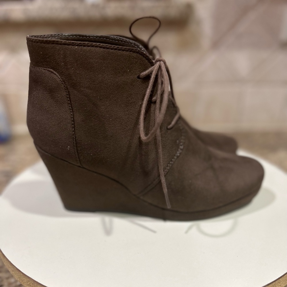 Journee Collection brown wedge ankle boots size 8.5